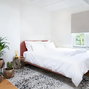  Apartment Trendy 2 Bedroom On Perfect Location